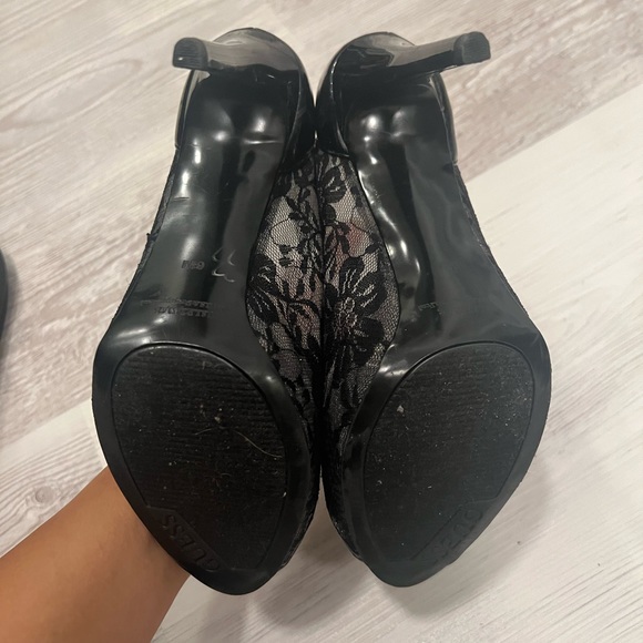 Guess, size 6.5 heels. Black lace. - Picture 5 of 5